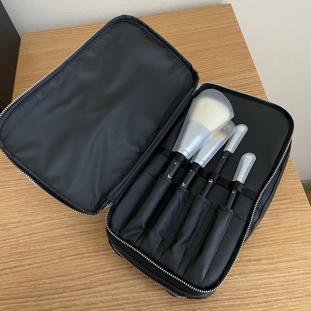 NEW UNUSED - Dior Backstage Makeup Brush Set with Travel Case